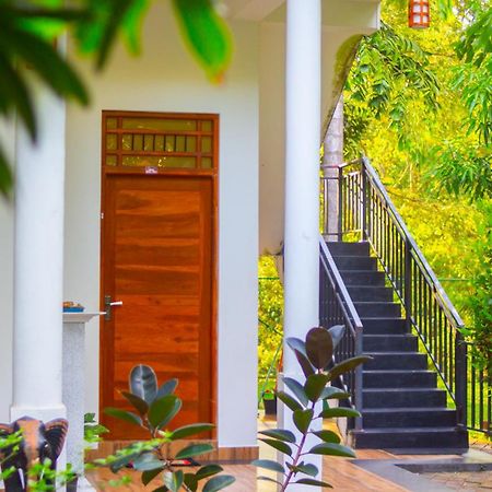 Yala Safari River View Hotel Tissamaharama Ngoại thất bức ảnh