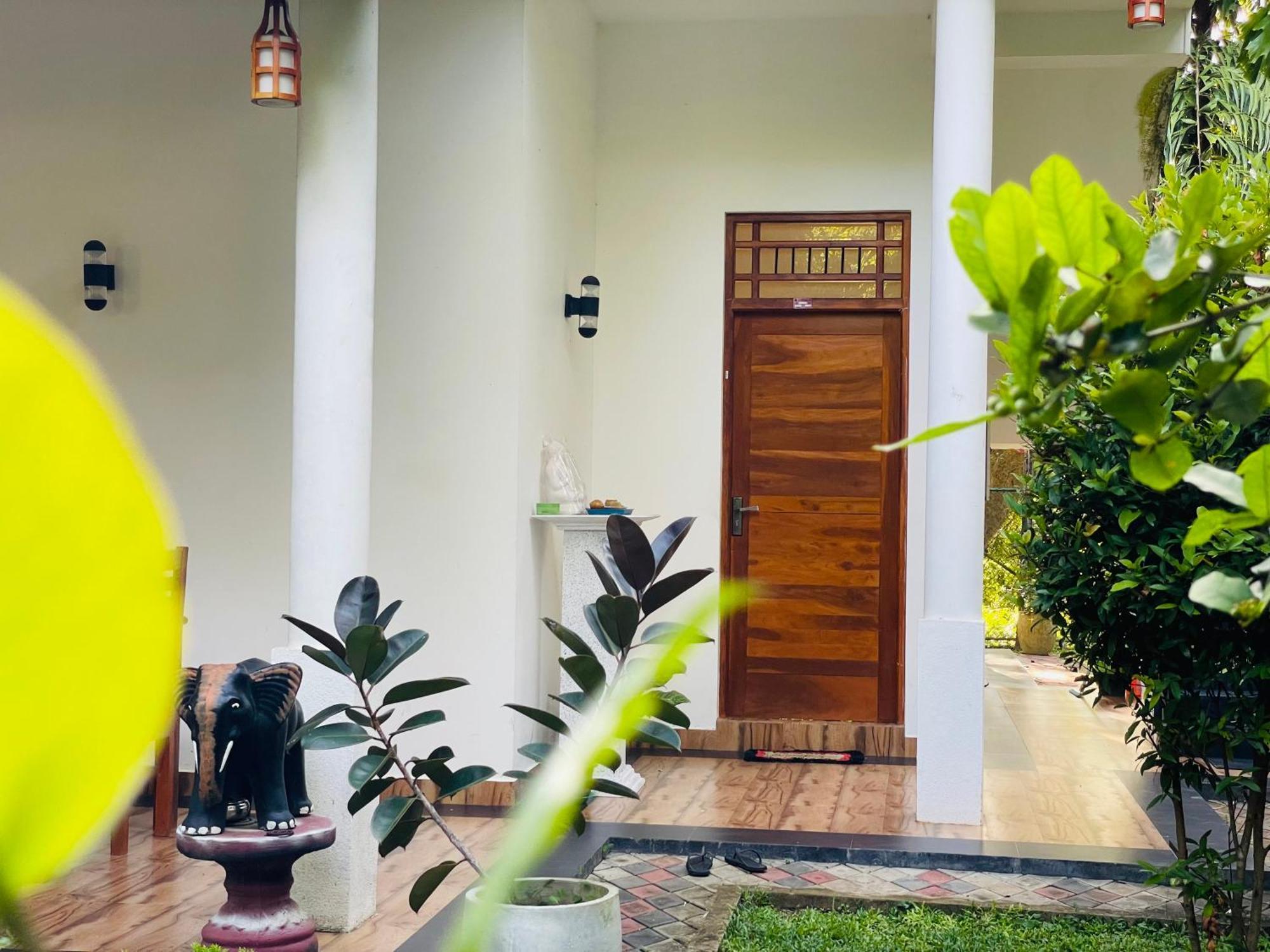 Yala Safari River View Hotel Tissamaharama Ngoại thất bức ảnh