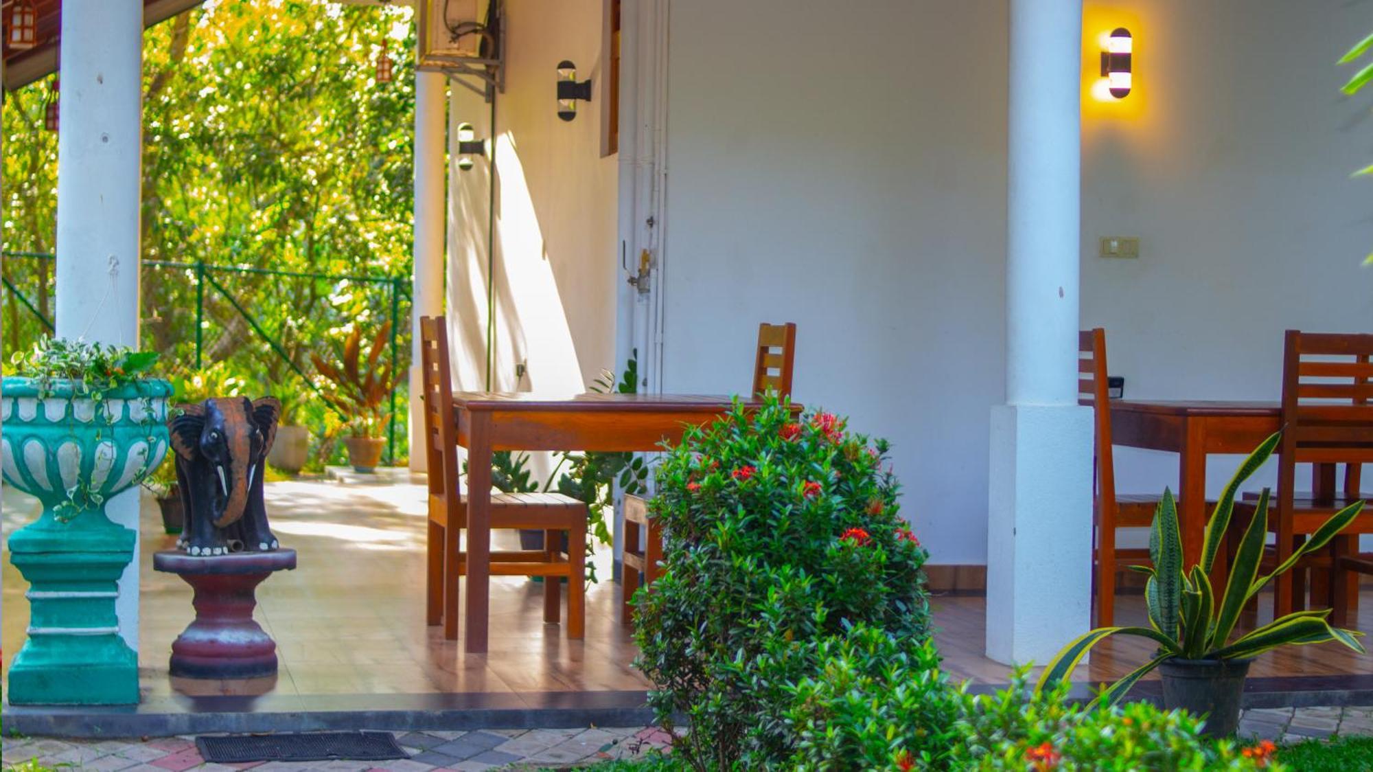 Yala Safari River View Hotel Tissamaharama Ngoại thất bức ảnh
