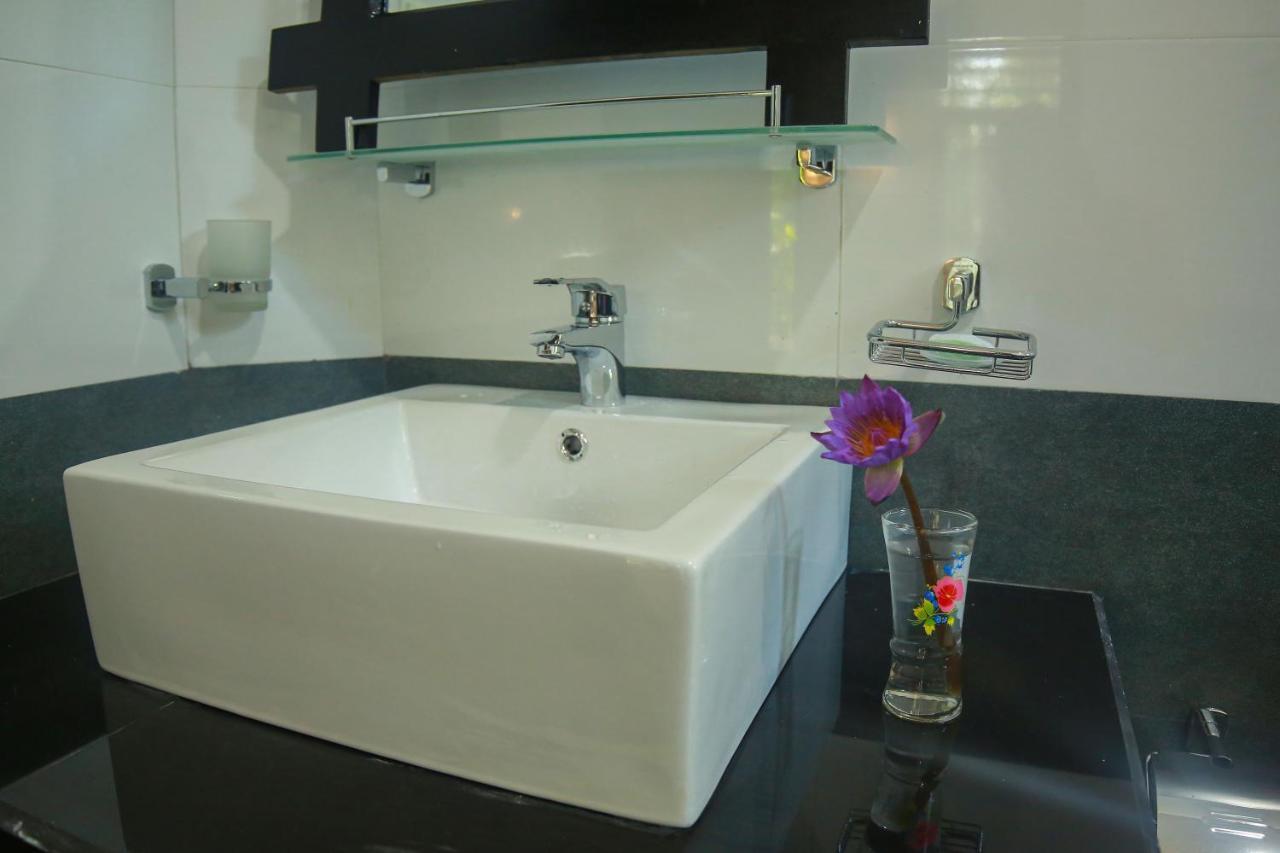 Yala Safari River View Hotel Tissamaharama Ngoại thất bức ảnh